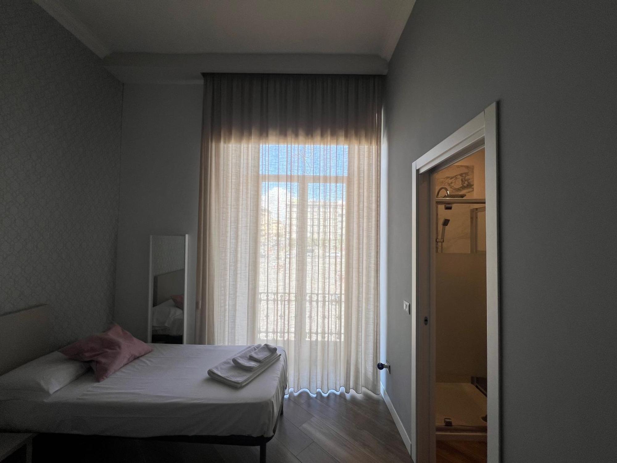 Rooms Garibaldi Nápoles Exterior foto